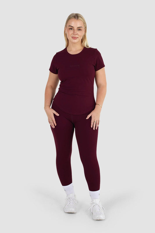 FORM FLOW FIT TEE PLUM - Fayt The Label